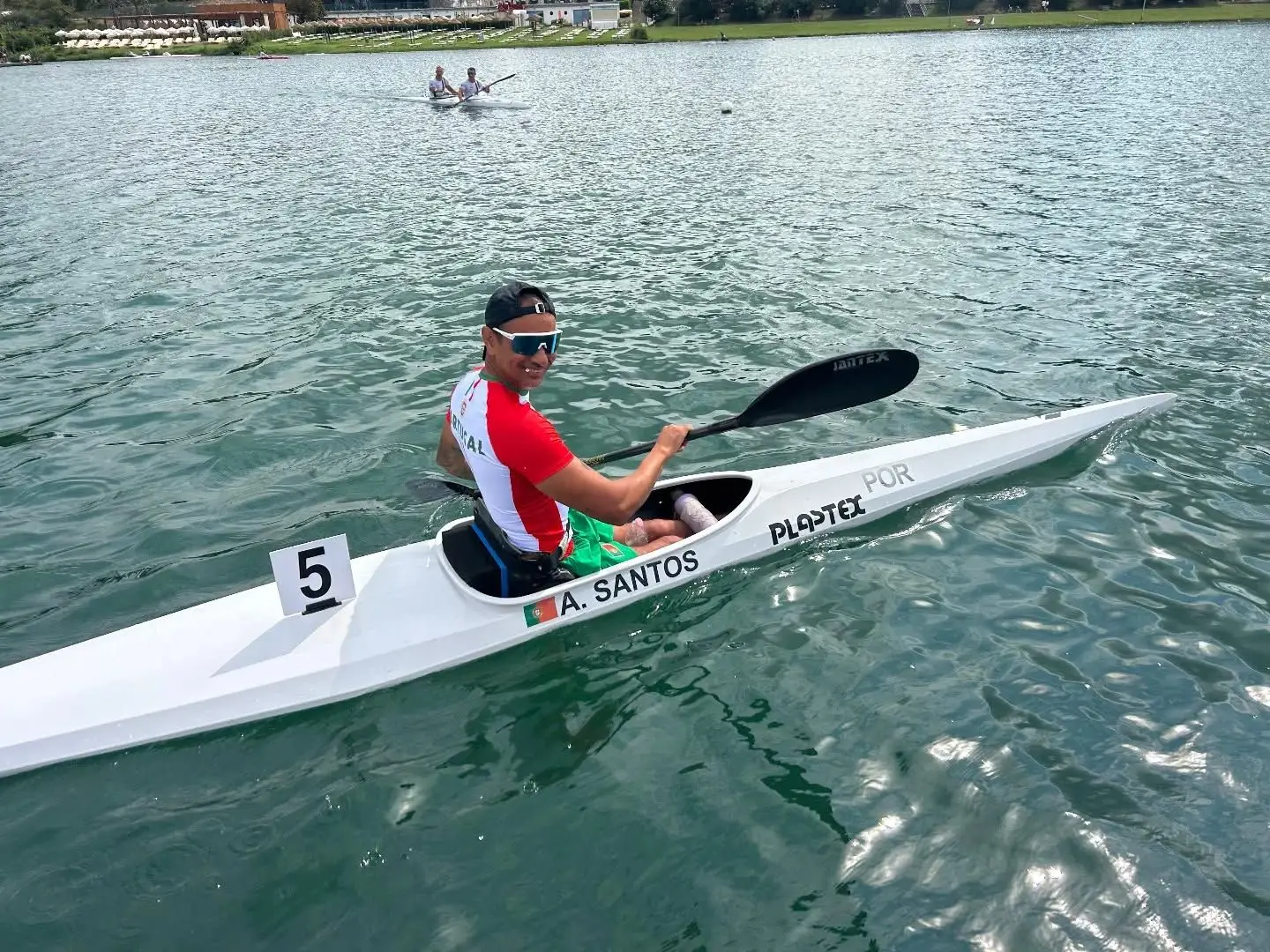 Mundiais de canoagem. Pagaiar até os braços saltarem nem sempre chega e Alex Santos ficou-se pelo 5.º lugar em KL1 200