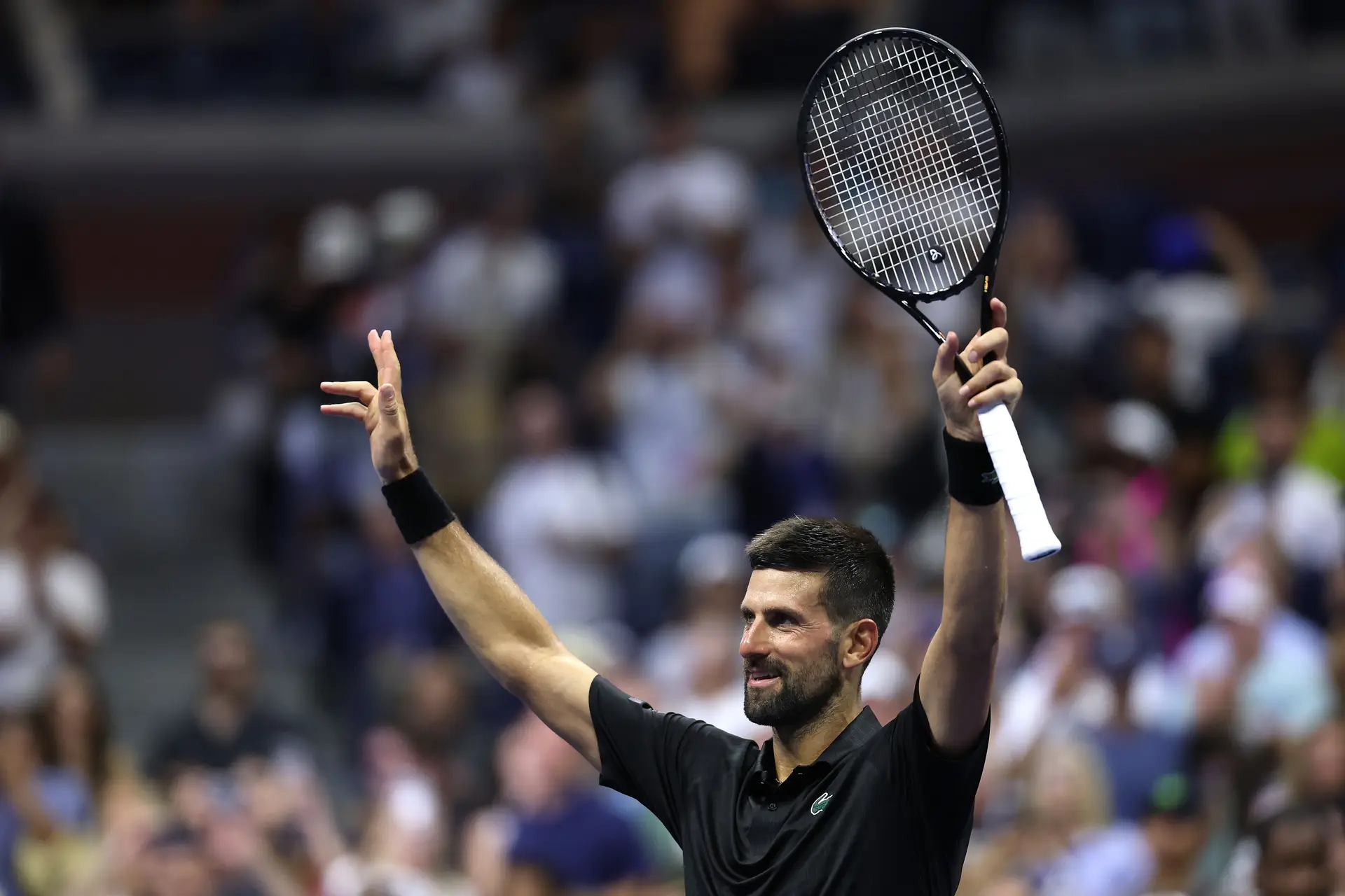 Ganhando a quem é quase 20 anos mais novo, Novak Djokovic seguiu para a 2.ª ronda do US Open