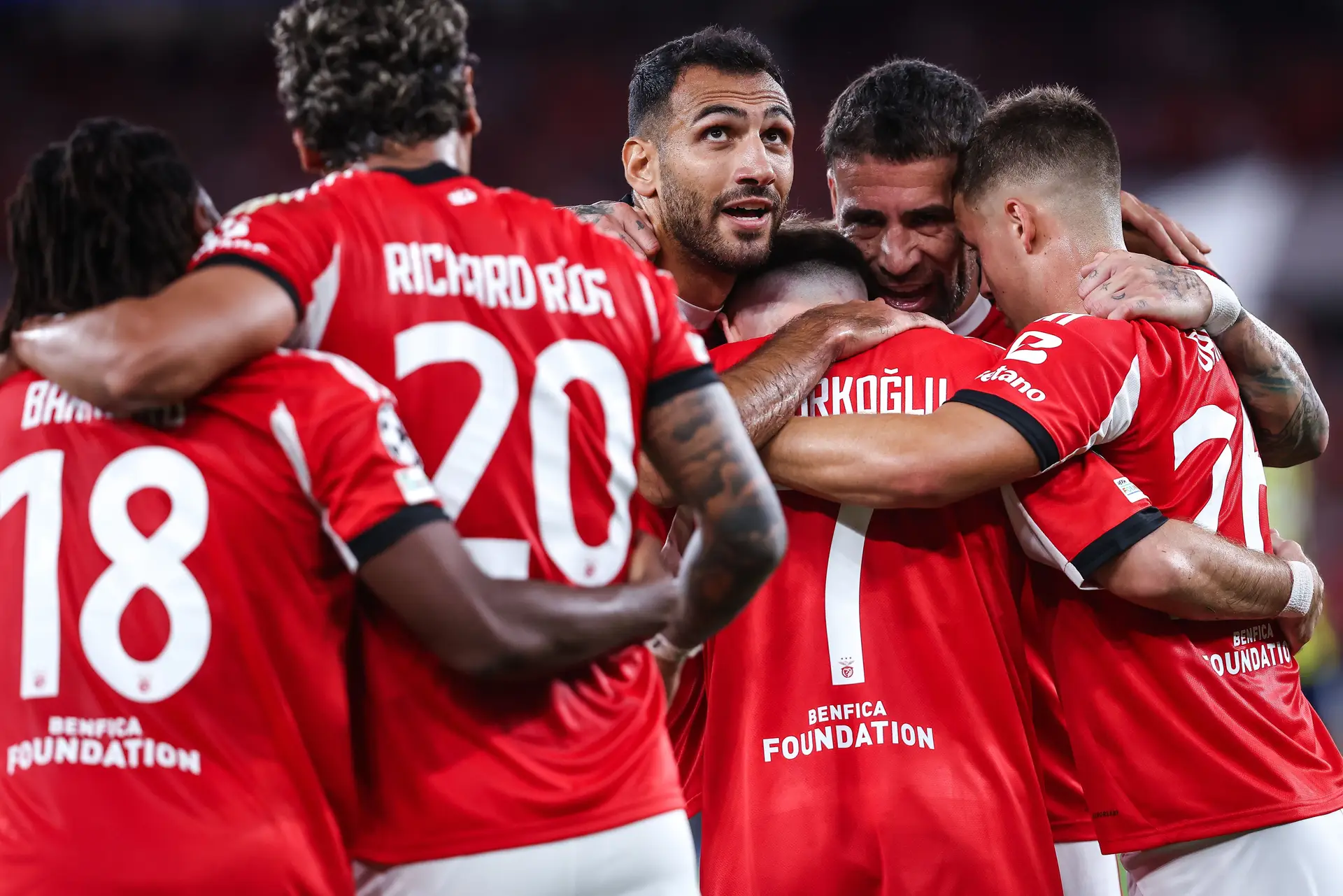 O Benfica tinha o embrulho, faltava Aktürkoğlu pôr o laçarote dos milhões da Champions