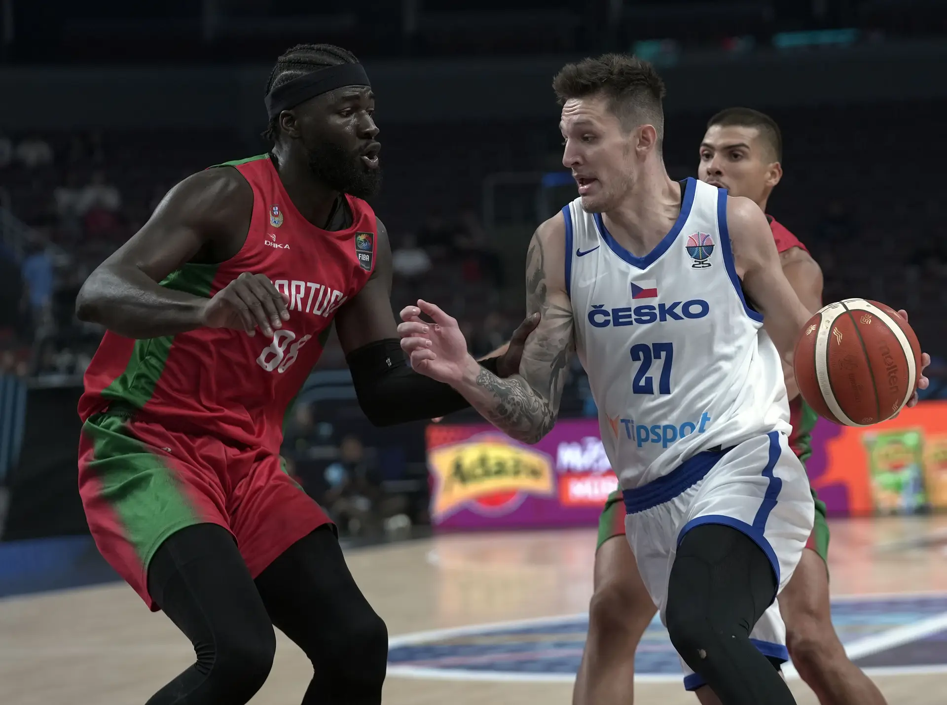 Neemias Queta aspirou e Portugal varreu a Chéquia no primeiro jogo do EuroBasket