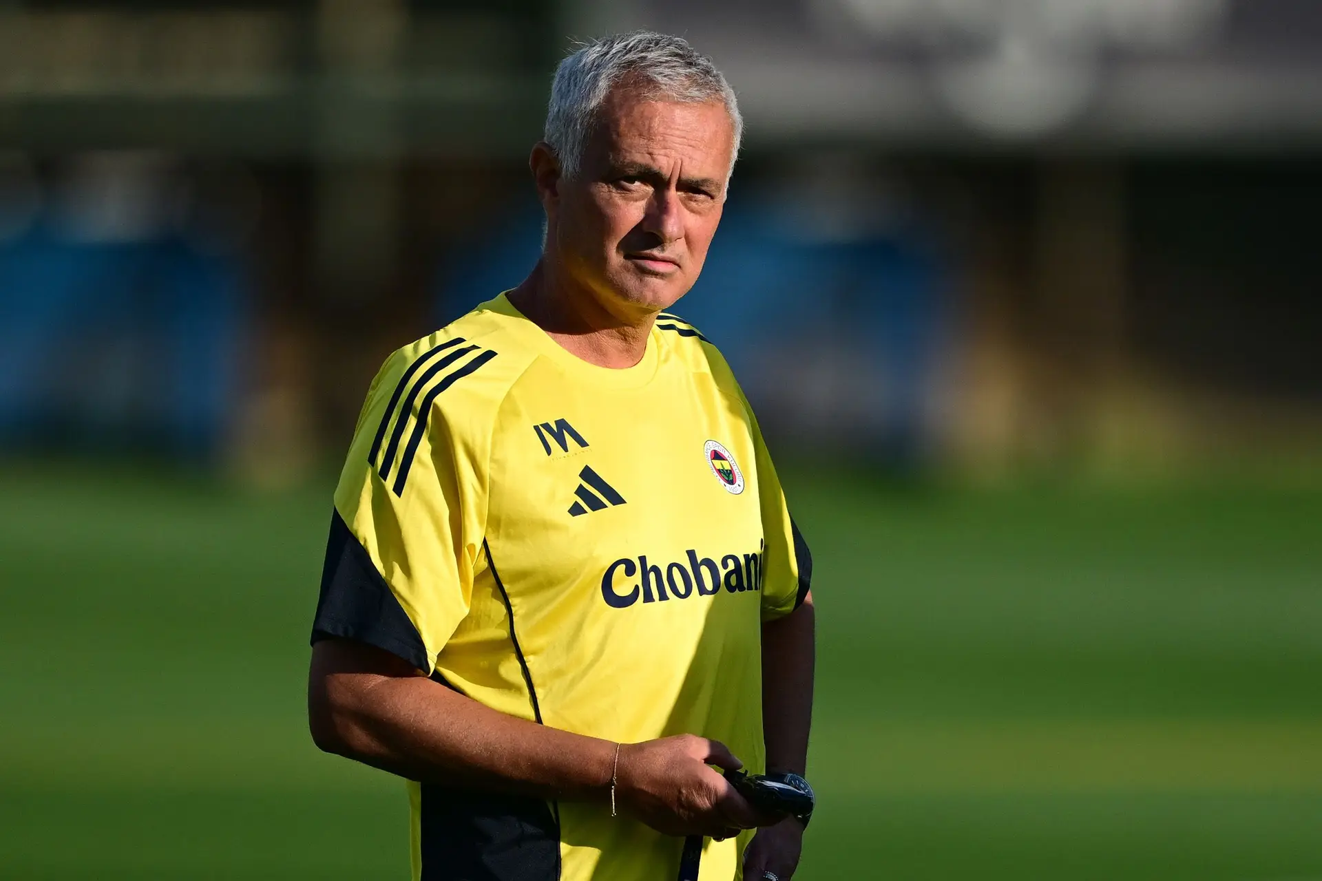 Após a eliminação contra o Benfica no acesso à Champions, José Mourinho sai do Fenerbahçe