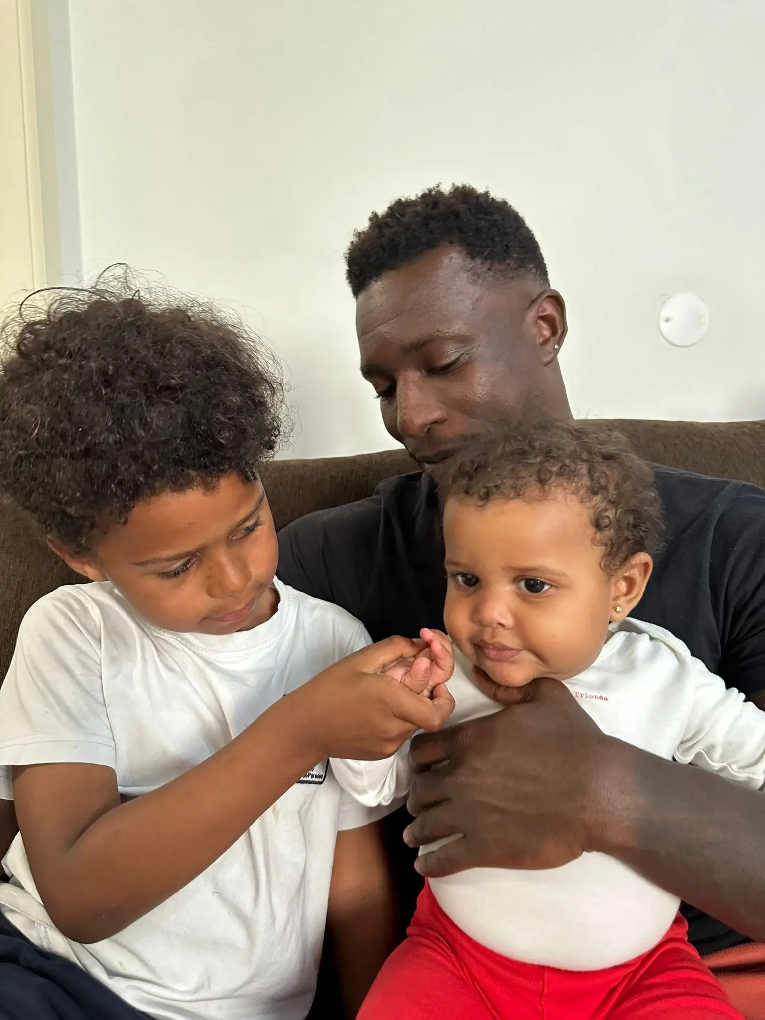 Com os dois filhos, Aldair Júnior e Naomi