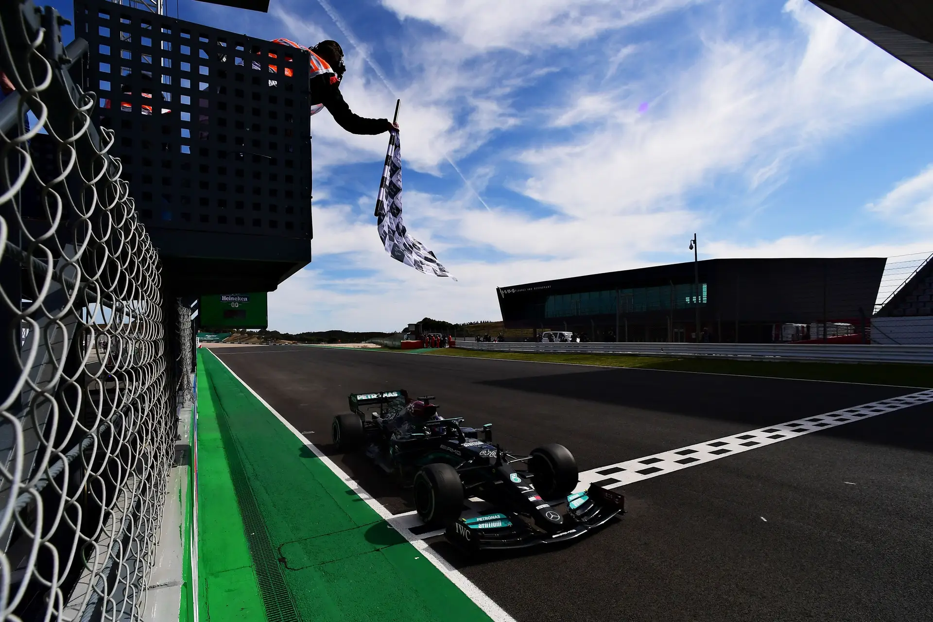 Montenegro assegurou ter “tudo pronto para formalizar” o regresso da F1 a Portugal, mas o chefe da prova nada garante: “Será difícil”