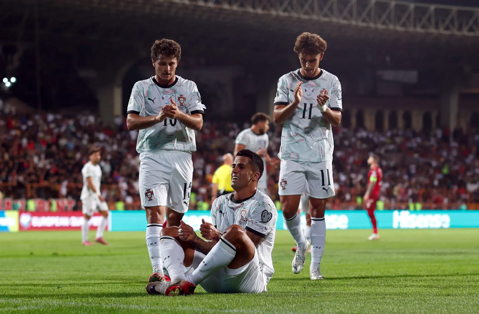 Vamos ser barulhentos, têm dito os jogadores. E nem o maltratado relvado impediu Portugal de golear
