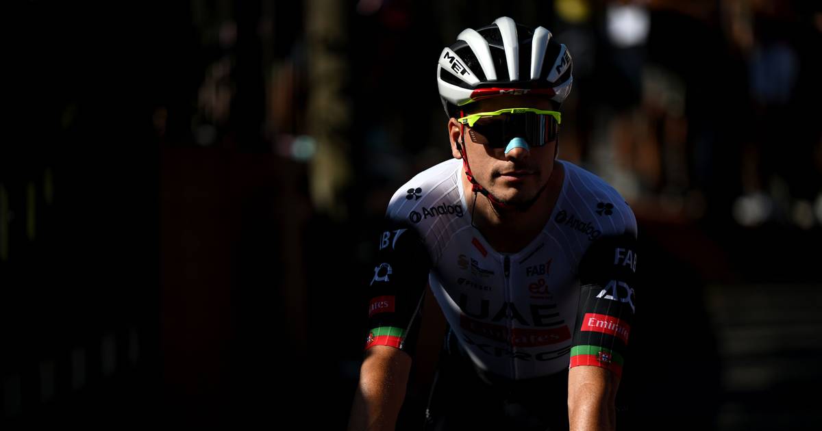 Depois da melhor temporada da carreira, João Almeida renova com UAE Emirates até 2028