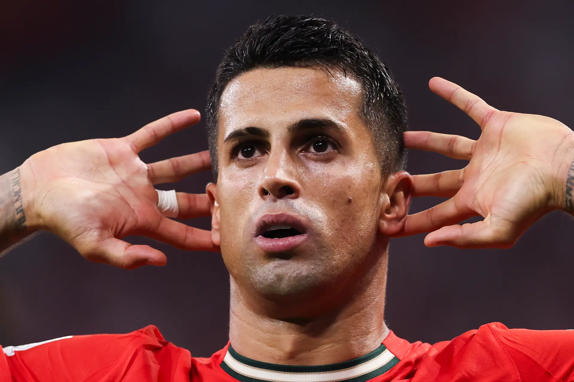 O talento de João Cancelo silencia o ruído húngaro