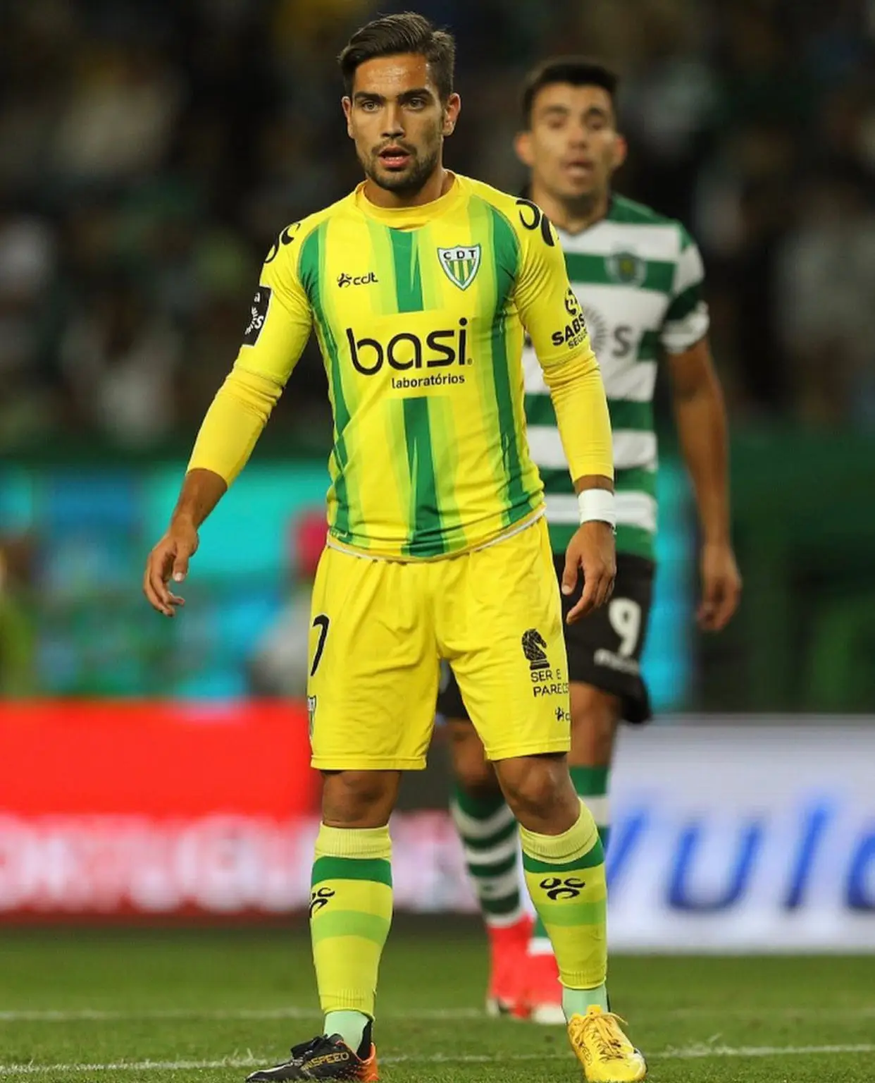 A estreia na I Liga foi feita já ao serviço do CD Tondela na época 2017/18