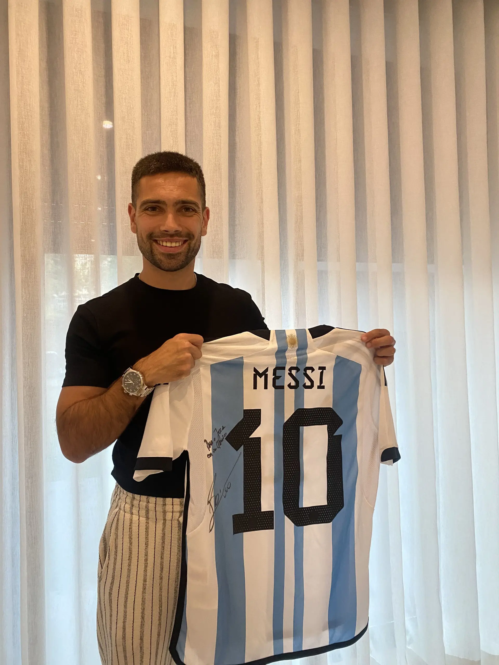 O extremo com a camisola do seu ídolo