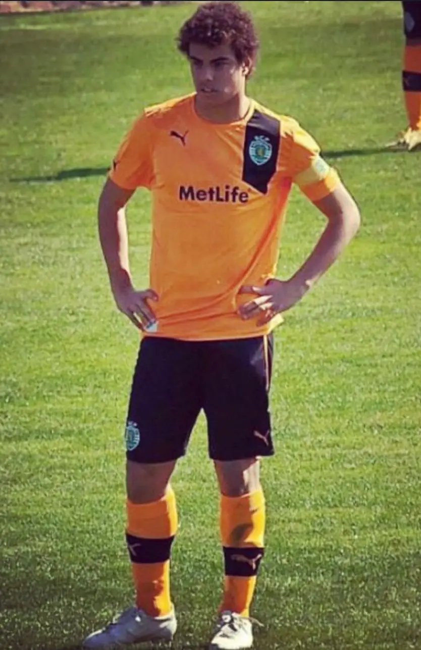 O jovem médio fez praticamente toda a formação no Sporting