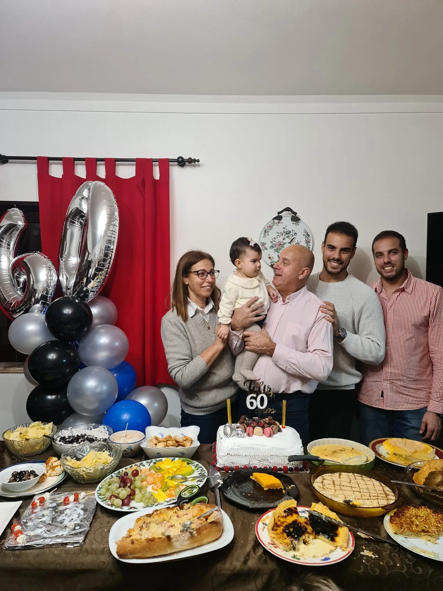 Pedro com os pais, o irmão e a filha
