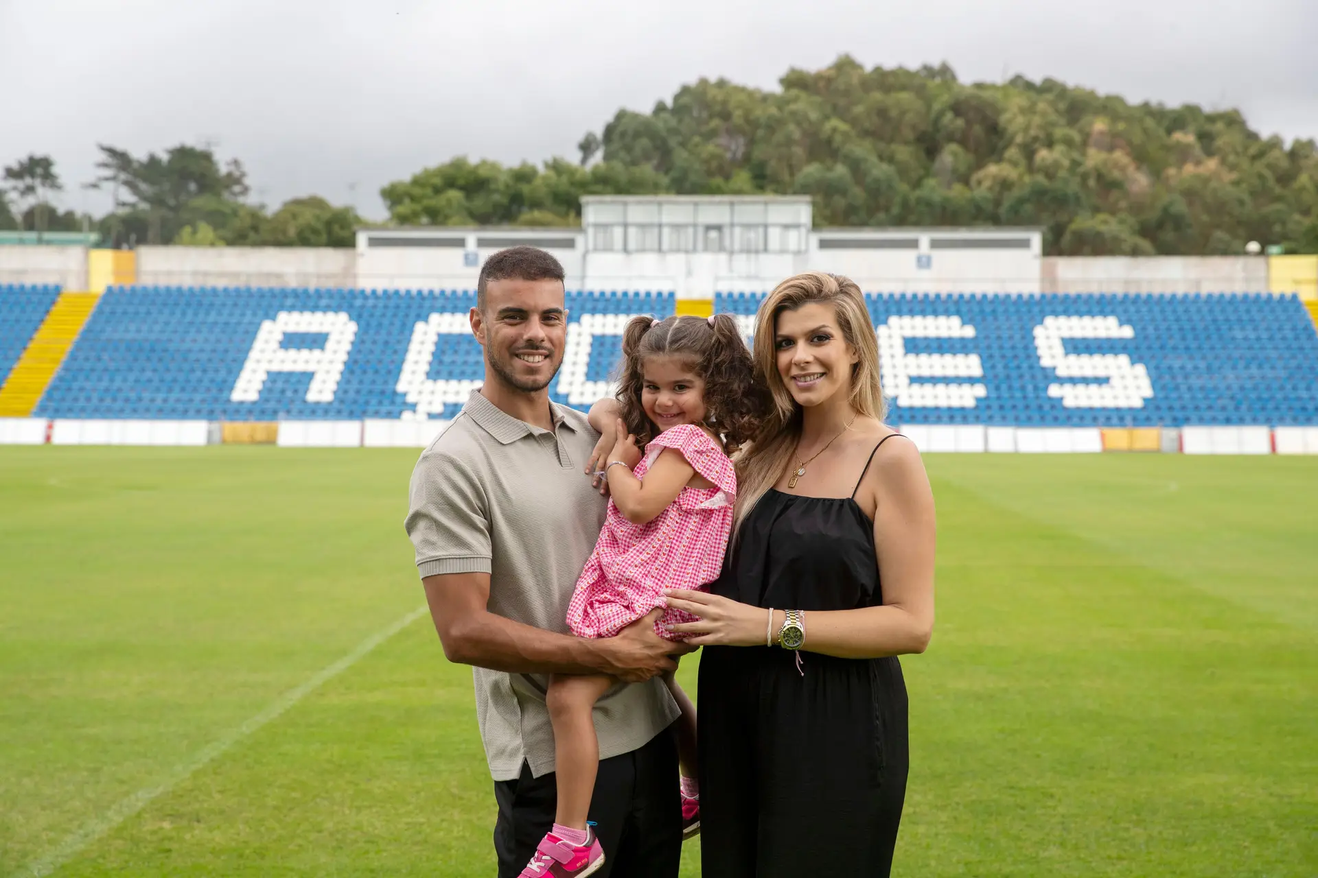 Pedro com a filha e a mulher