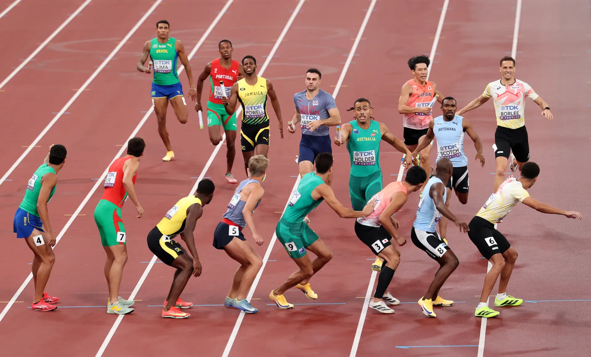 Portugal vai estar na final dos 4x400 metros dos Mundiais de atletismo e estabeleceu um novo recorde nacional para o conseguir