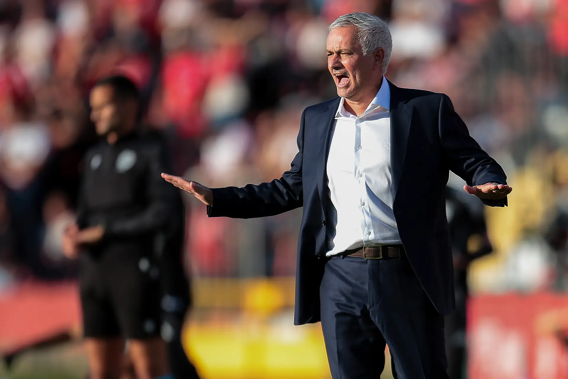 “Jogar no Benfica é f*****”: a palestra de Mourinho no balneário antes da vitória contra o AVS