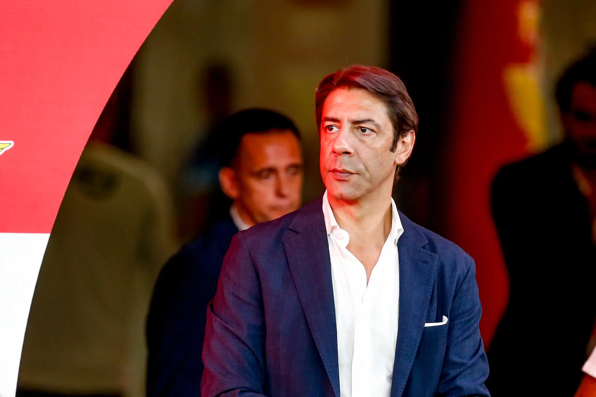 Rui Costa admite que Mourinho tem “um contrato valioso”, mas “não está acima do que ganhava Schmidt” 