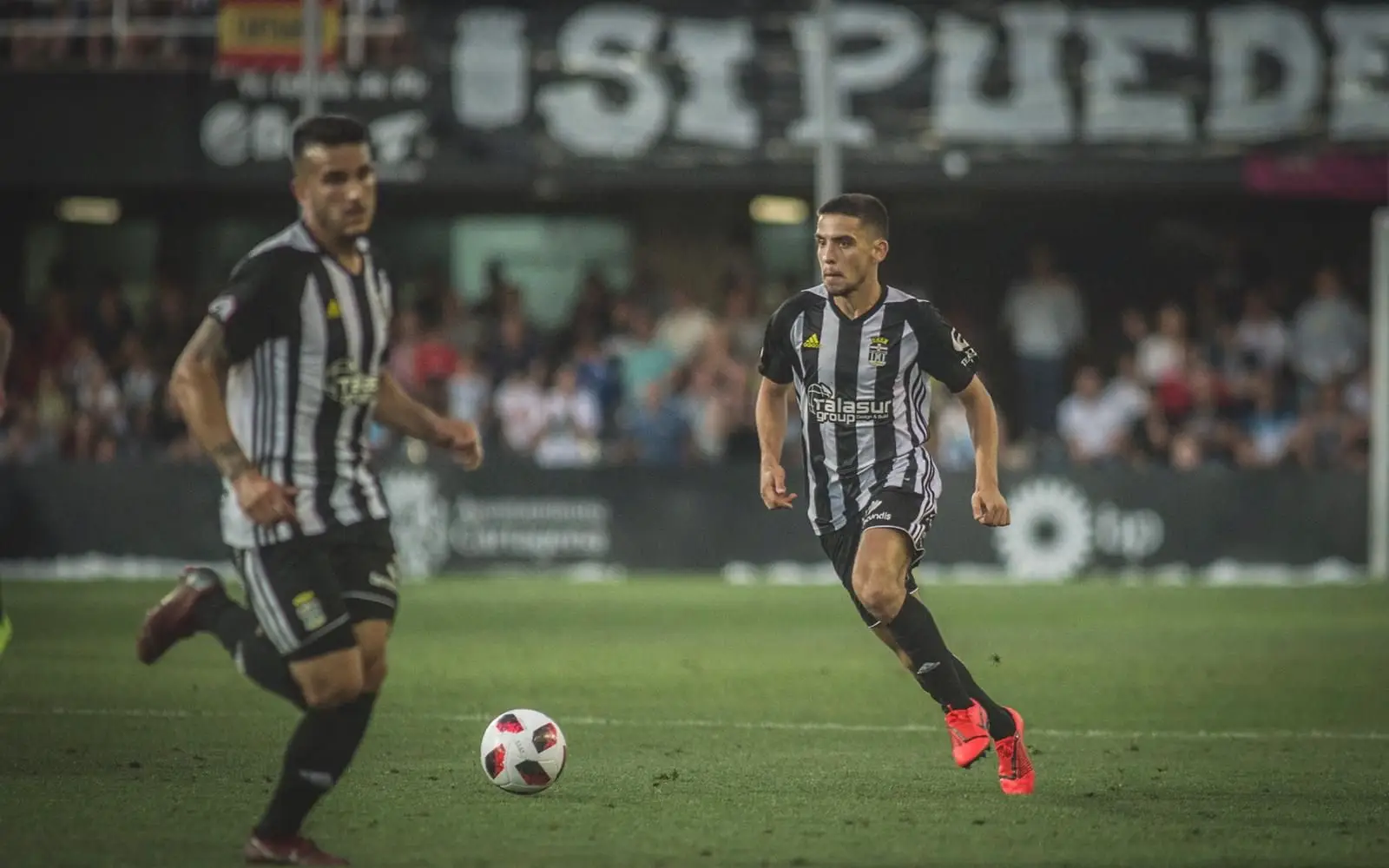 Luís (à direita), em jogo pelo Cartagena
