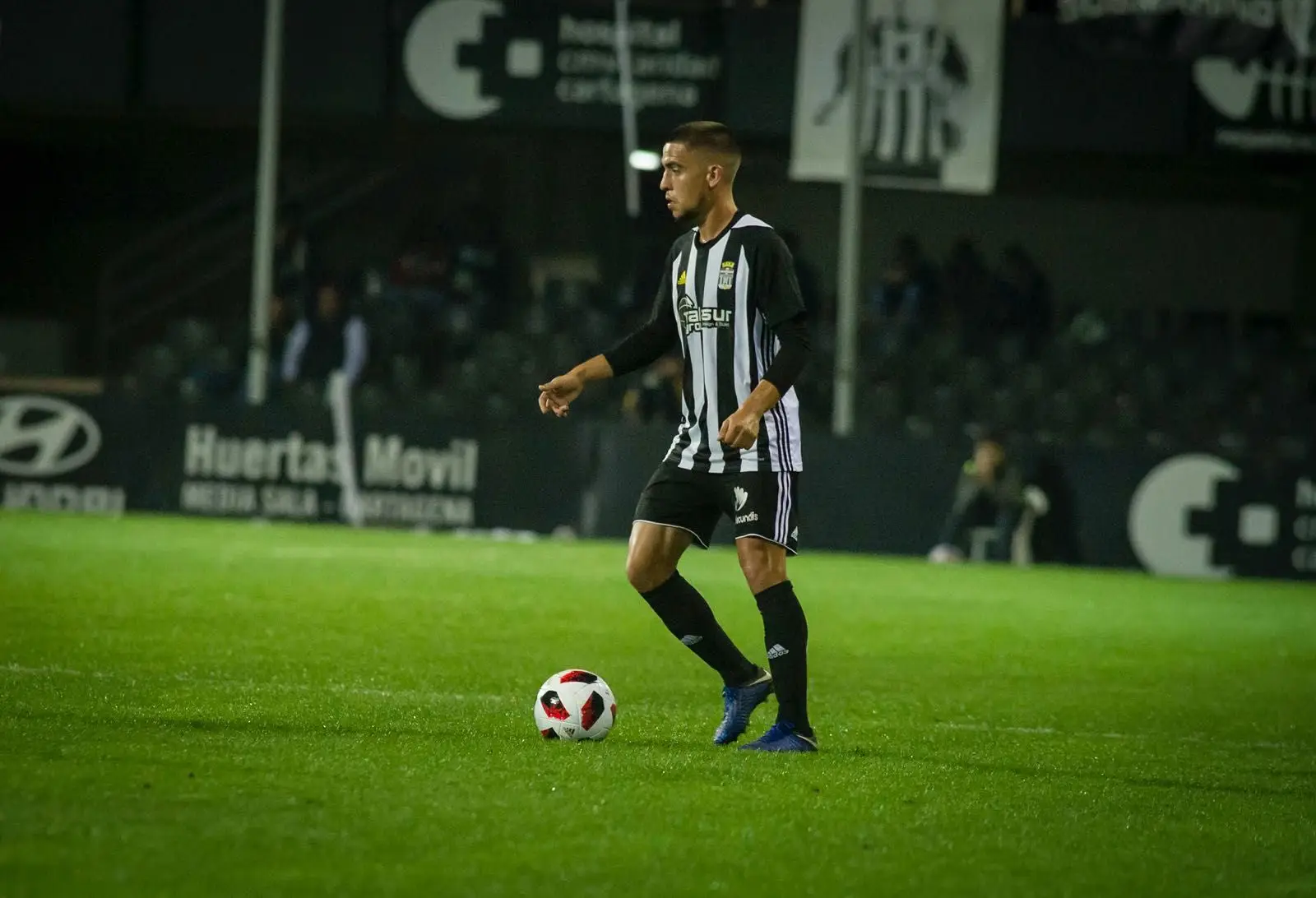 Na época 2018/19 o lateral foi emprestado ao Cartagena, da Espanha