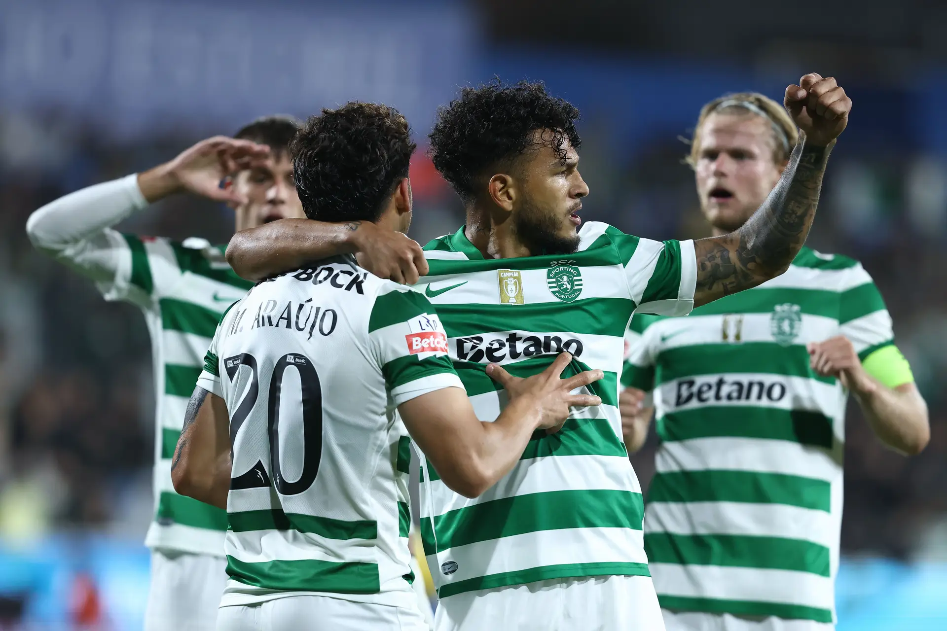 Cuidado, o Sporting às vezes tem mais dois médios e teve-os no Estoril, mas só até amainar