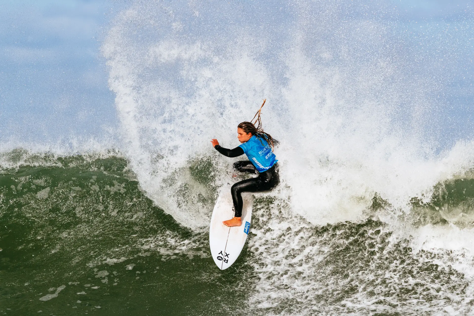 Se a corrida acabasse agora, Portugal teria três mulheres na elite do surf, mas é “preciso dar o litro” porque “não dá para relaxar”