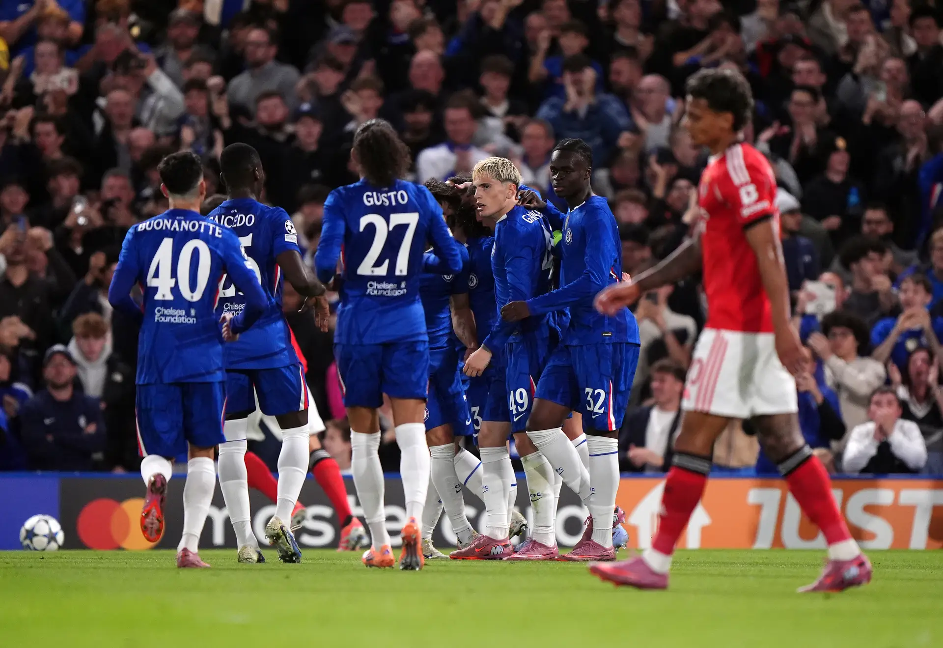 Um jogador de Mourinho decidiu o encontro a favor do Chelsea. Mas, 20 anos depois, isso foram más notícias para o Benfica