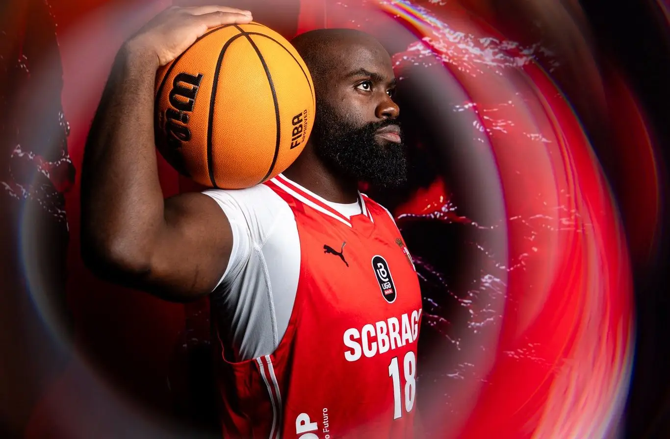 Na mesma época, colocou o SC Braga no topo do basquetebol e subiu de categoria na arbitragem. Com Eduardo Samuco, as promoções são a dobrar