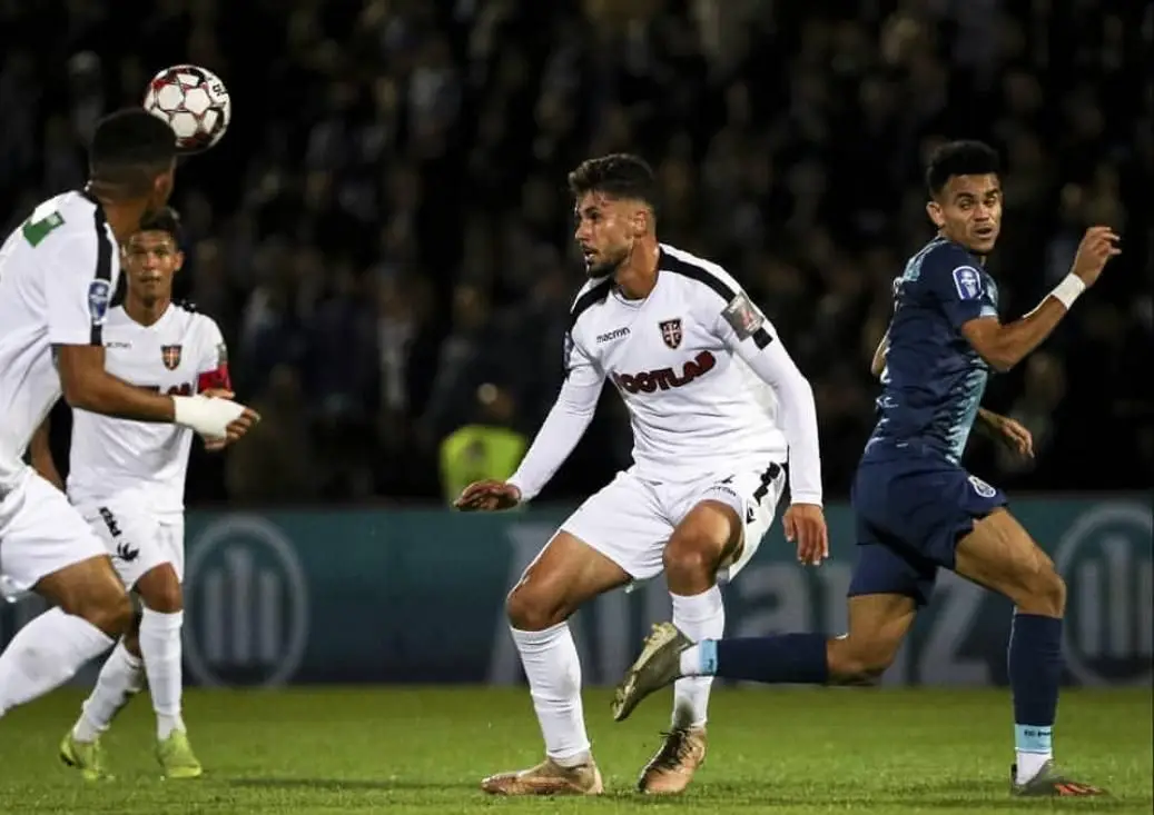 O central em jogo pelo Casa Pia AC