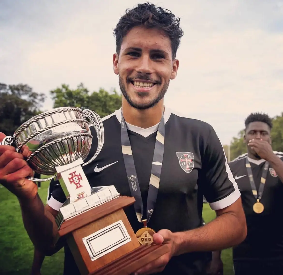 Pedro com a Taça d Campeonato de Portugal, que levou subida do Casa Pia AC à II Liga, em 2019 