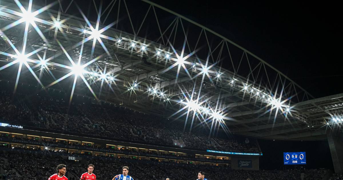 Os adeptos podem “sossegar”: Liga garante que “não existe intenção” de levar jogos do campeonato português para o estrangeiro