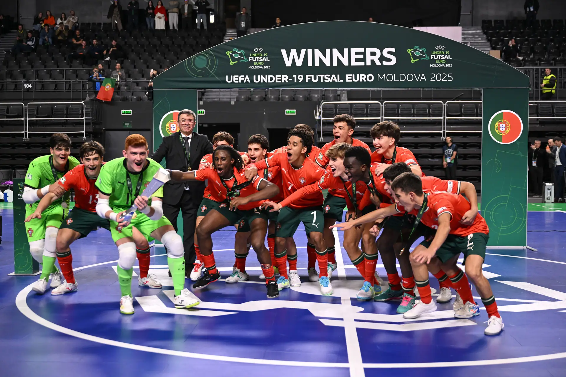 Com um golo a 14 segundos do final do prolongamento, Portugal sagra-se bicampeão europeu de futsal de sub-19