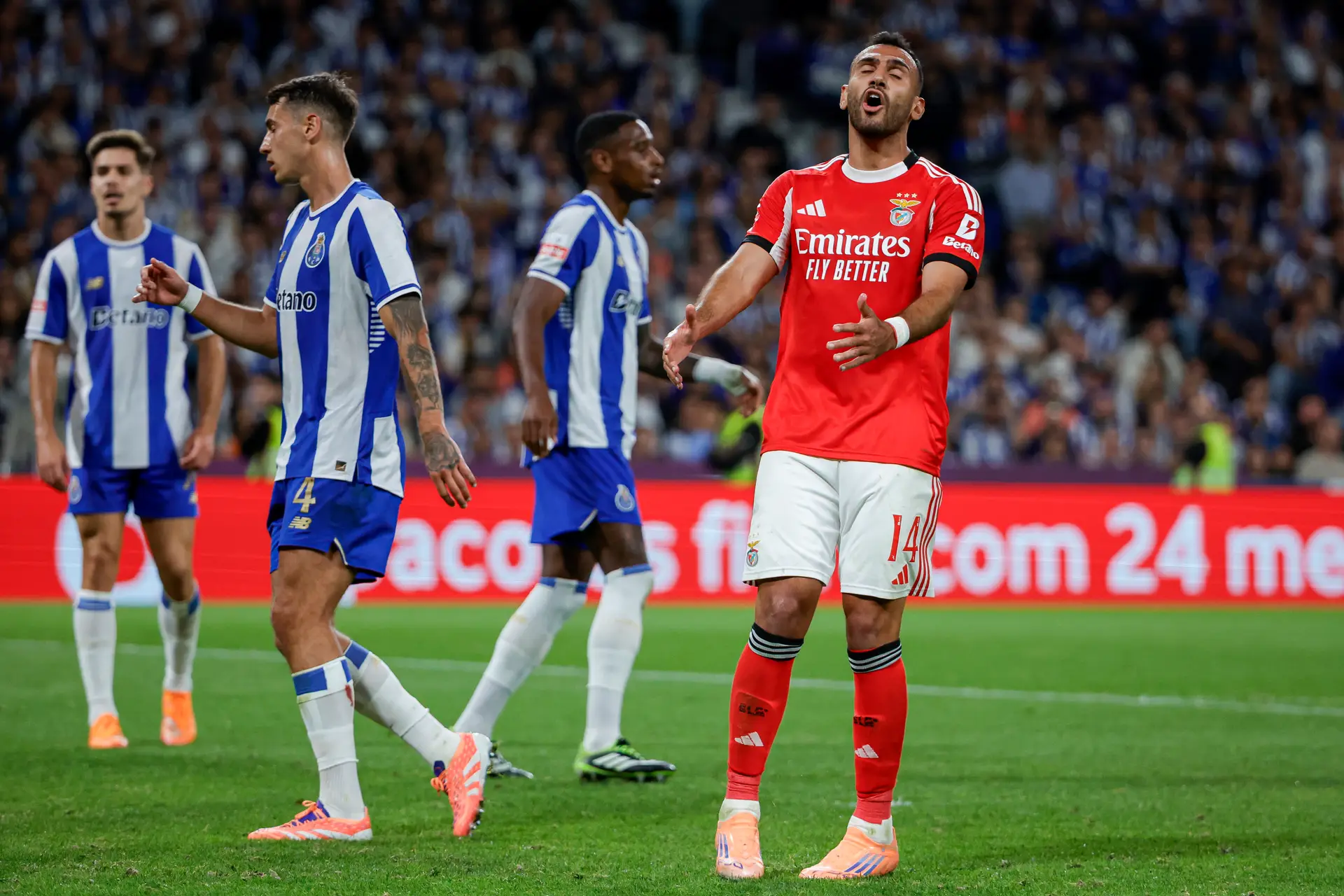 André Villas-Boas diz que FC Porto vai apresentar queixa contra Pavlidis por alegada agressão no Clássico