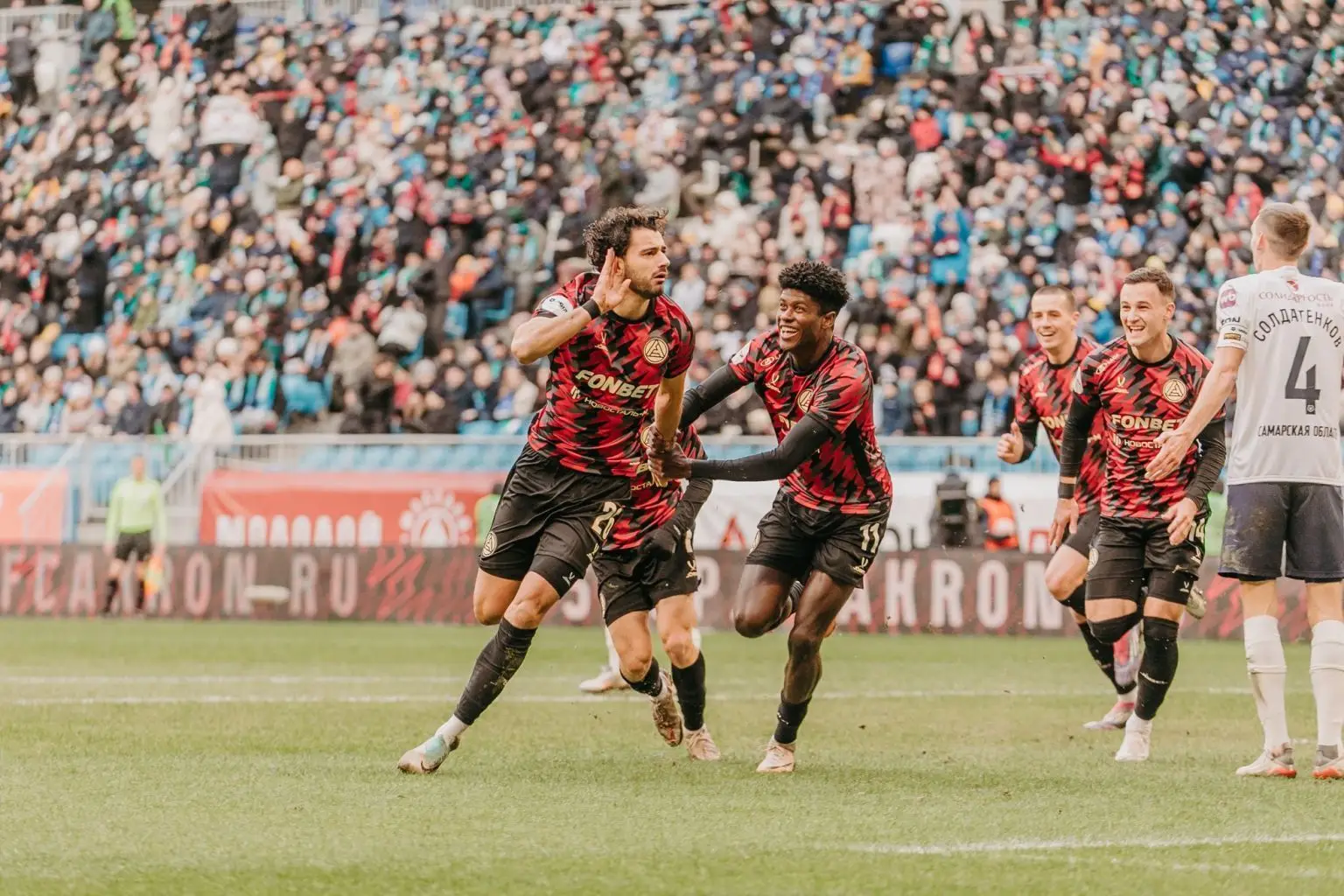 A festejar um golo pelo Akron Togliatti, da Rússia