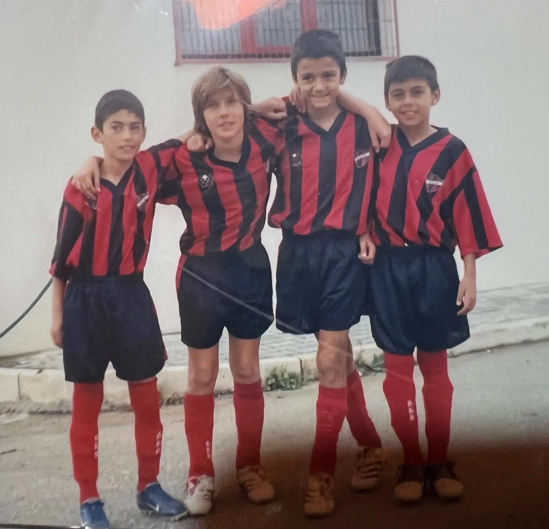 Rodrigo (o mais alto) começou a jogar futebol no Sacavenense