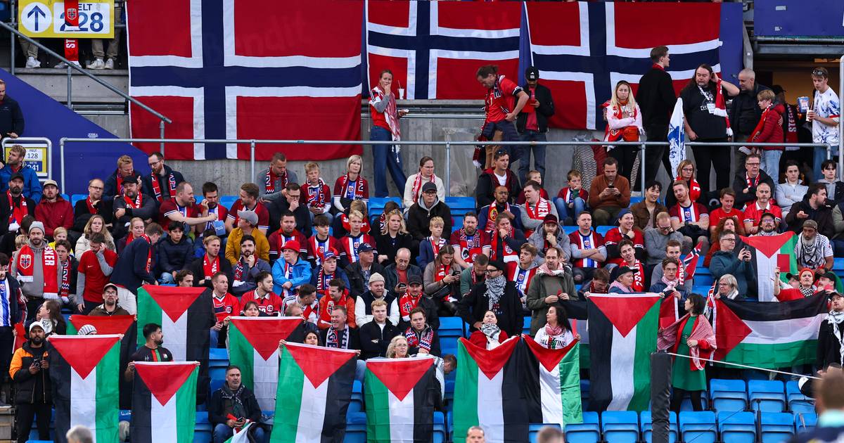 Hino de Israel vaiado, bandeiras da Palestina e invasão de campo: a Noruega fez-se ouvir e aconteceu tudo num jogo com segurança reforçada Hino de Israel vaiado, bandeiras da Palestina e invasão de campo: a Noruega fez-se ouvir e aconteceu tudo num jogo com segurança reforçada