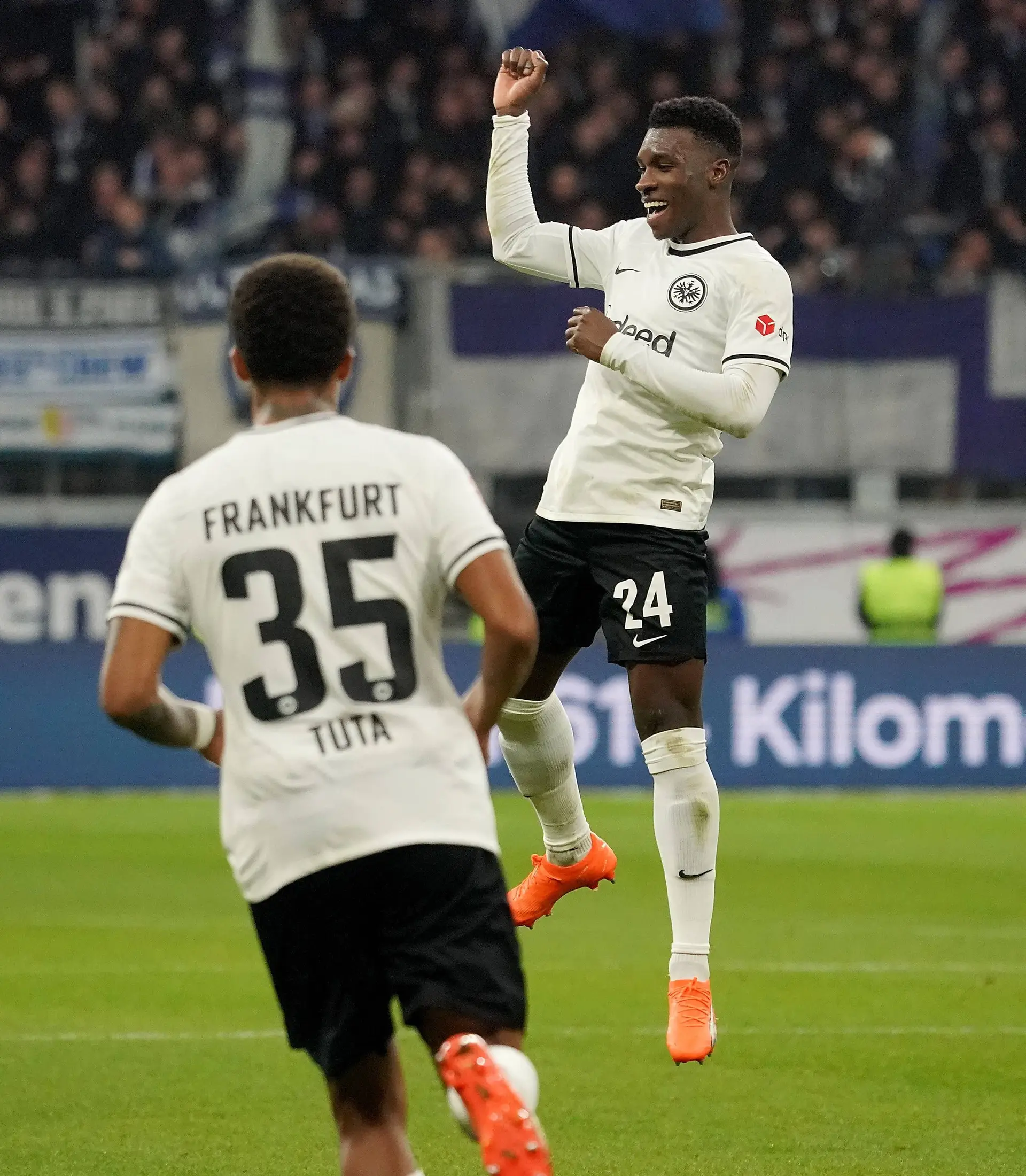 Buta a festejar um golo pelo Eintracht de Frankfurt