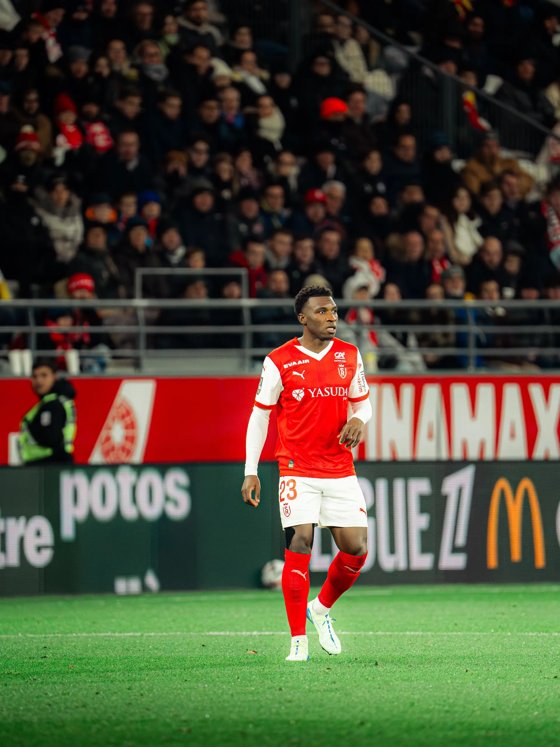 Na época 2024/25 Buta foi emprestado ao Stade de Reims, da França