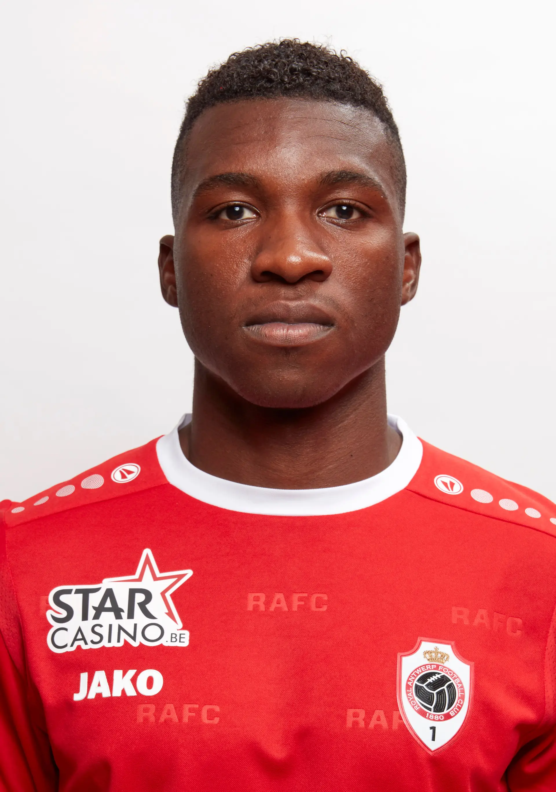 Na época 2017/18, Buta foi emprestado ao Royal Antwerp, da Bégica