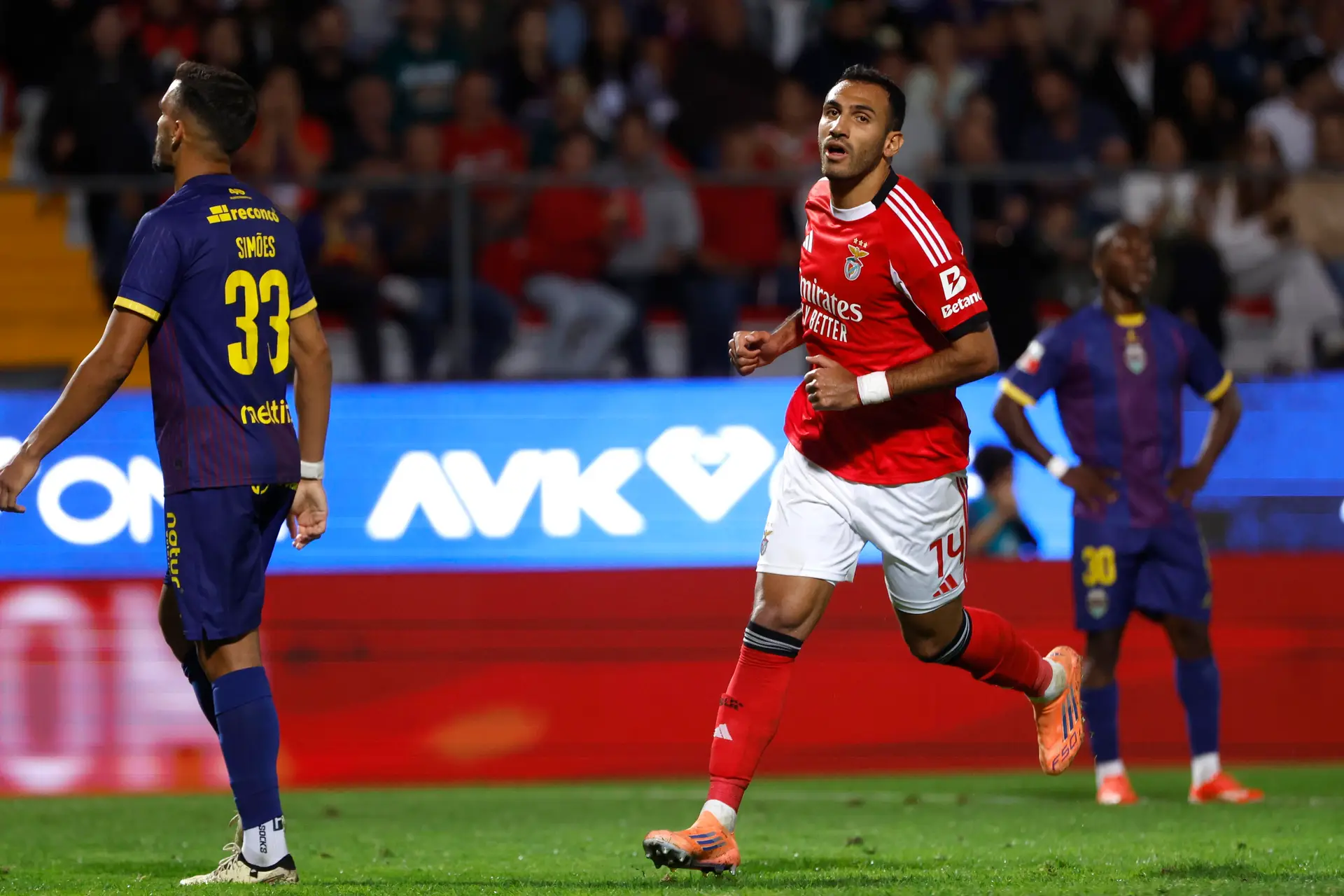 Quando não há quem pense fora da caixa, Pavlidis pensa fora da área e assim o Benfica segue na Taça de Portugal