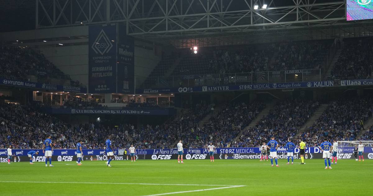 No Oviedo-Espanyol, os jogadores manifestaram-se contra o Villarreal-Barcelona em Miami. E a La Liga censurou o protesto