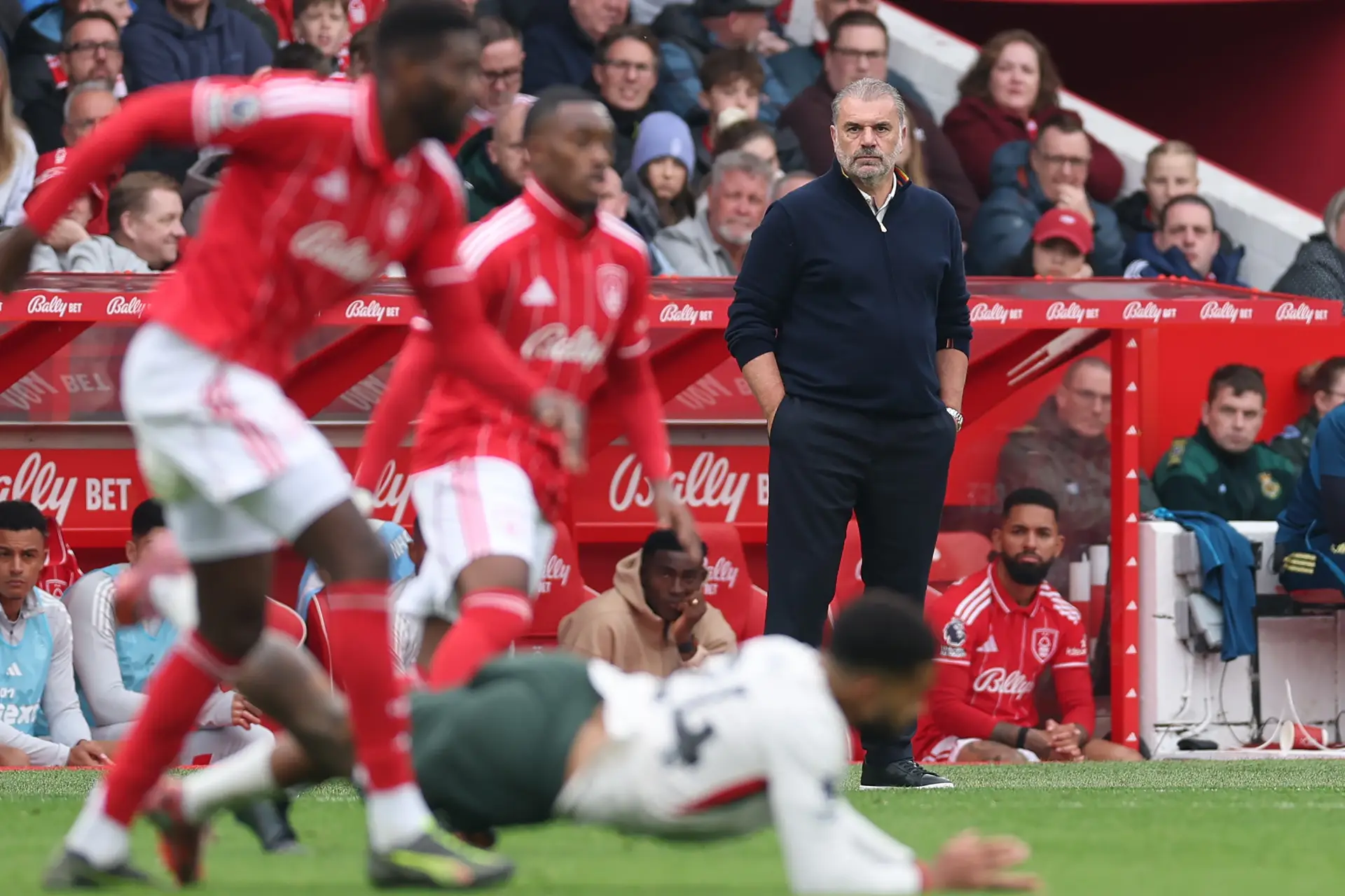 Ange Postecoglou durou 39 dias no banco do Nottingham Forest
