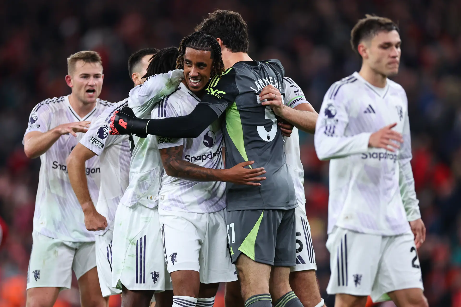 Ruben Amorim foi a Anfield sofrer, mas Manchester United vence o segundo jogo consecutivo