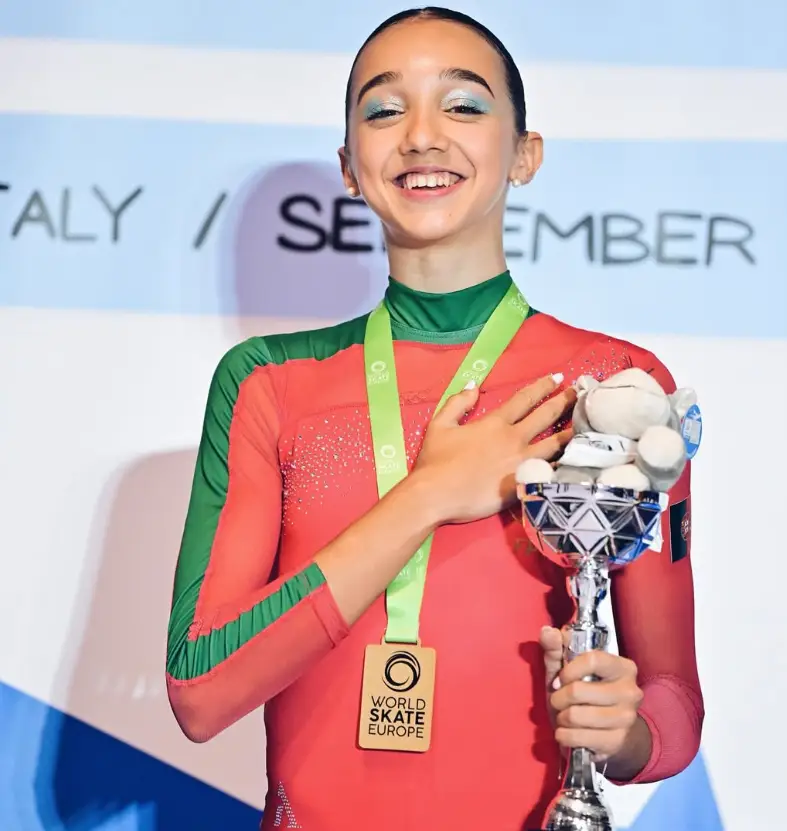 Mais um ouro sobre patins: Madalena Costa é campeã mundial sénior de patinagem artística