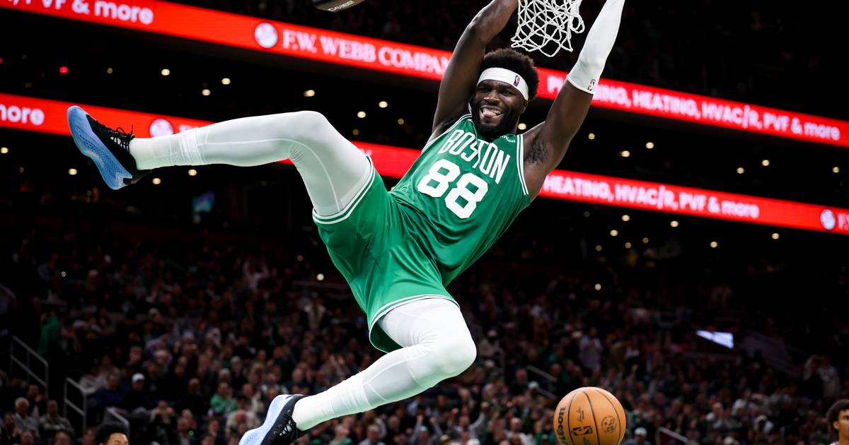 E vão 17 pontos para Neemias Queta na estreia esta época (a titular) na NBA