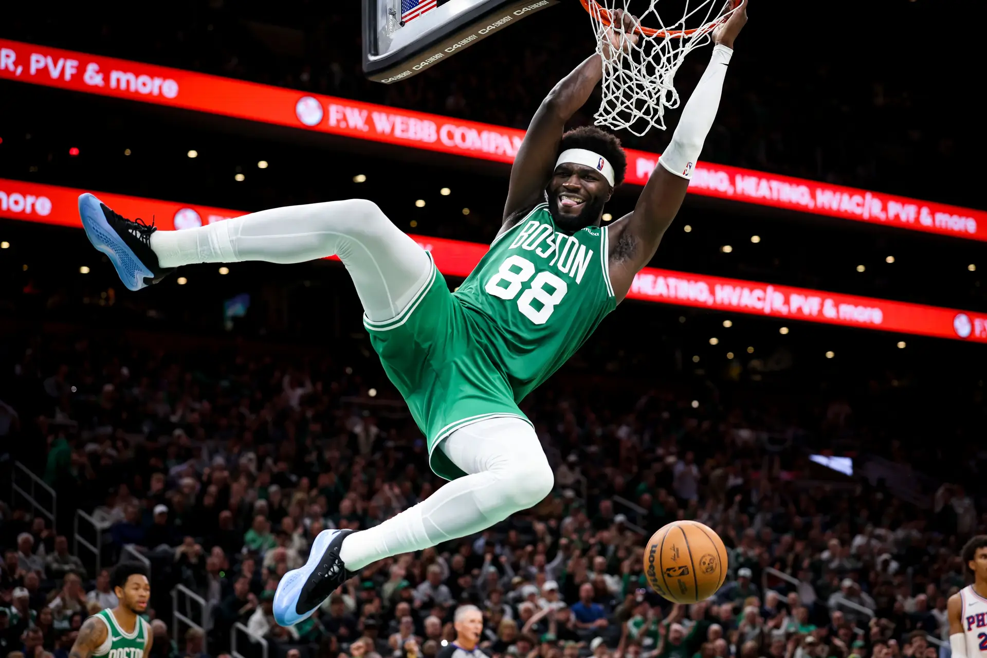 E vão 17 pontos para Neemias Queta na estreia esta época (a titular) na NBA
