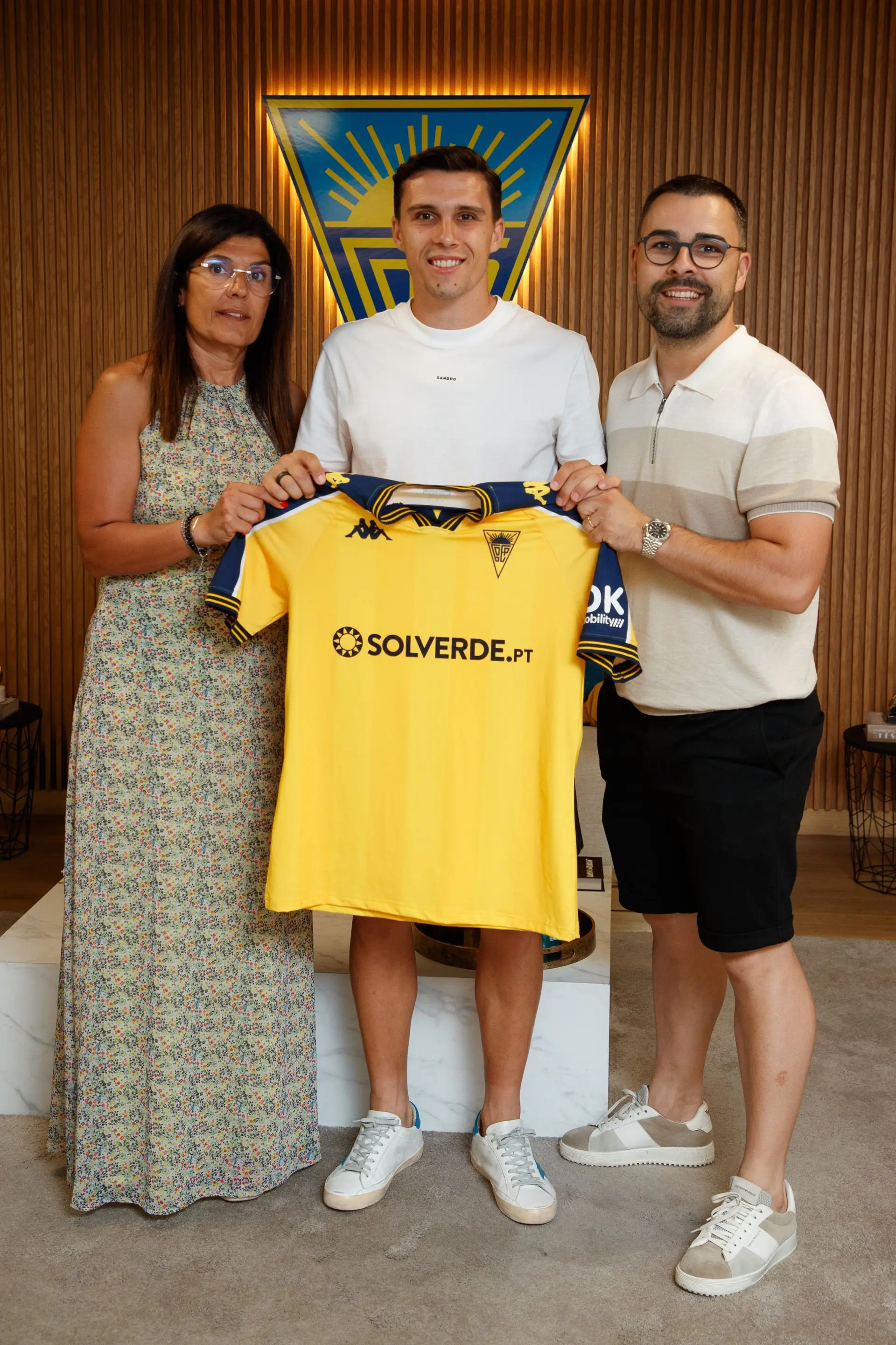 Na época 2024/25, Pedro Amaral (na foto com a mãe e o irmão) assinou pelo Estoril Praia
