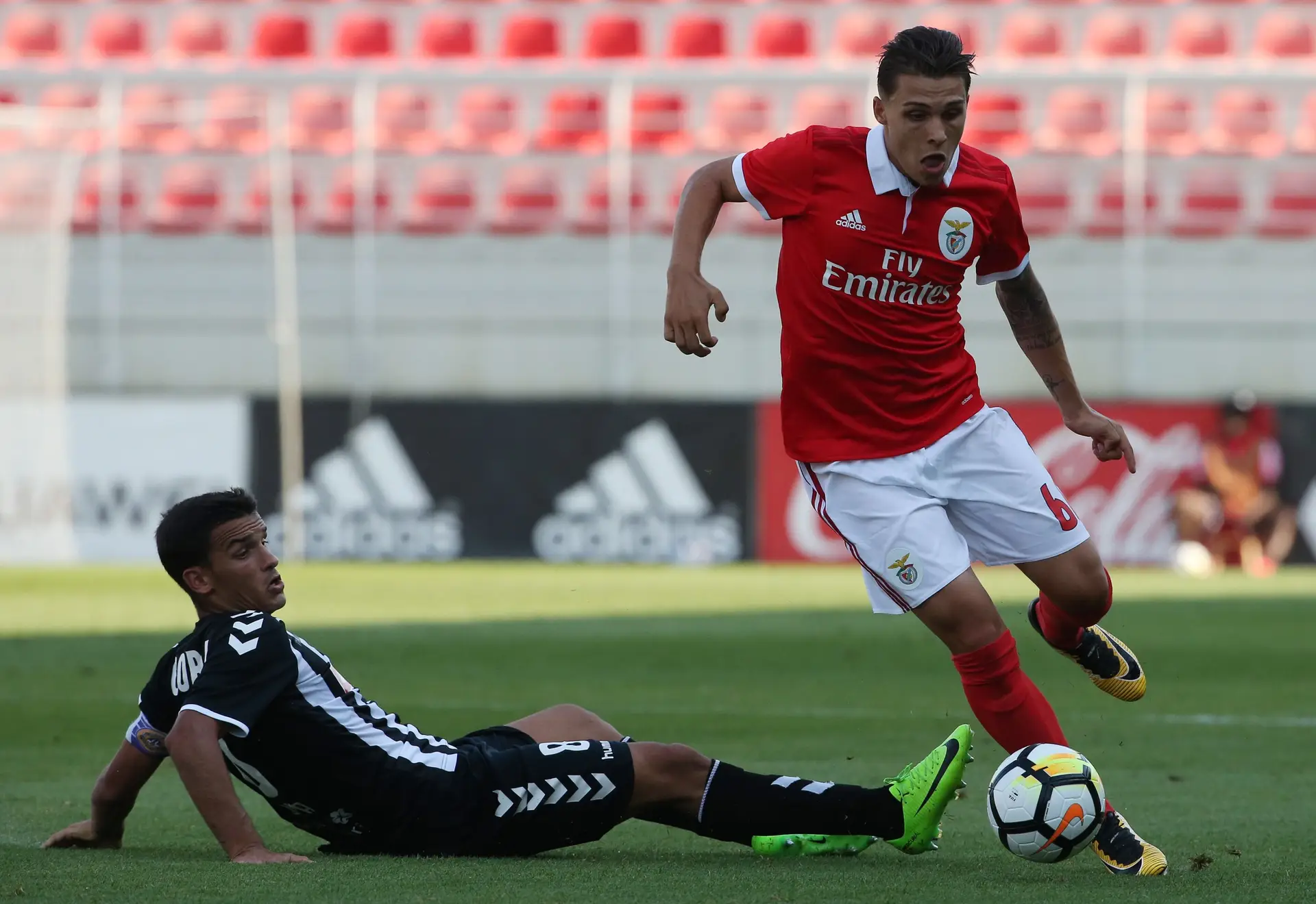 O defesa esquerdo em ação pelo Benfica B
