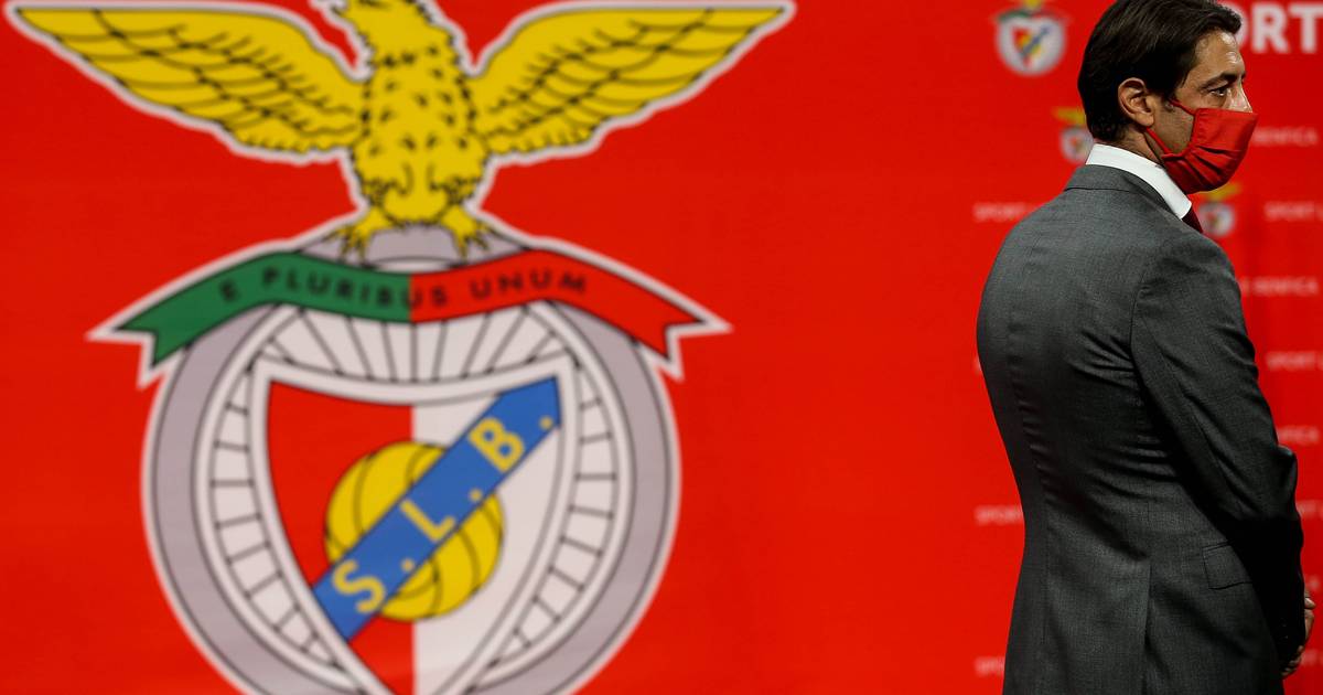 Eleições no Benfica: forte afluência na abertura das urnas no Estádio da Luz, onde Rui Costa votou cedo Eleições no Benfica: forte afluência na abertura das urnas no Estádio da Luz, onde Rui Costa votou cedo