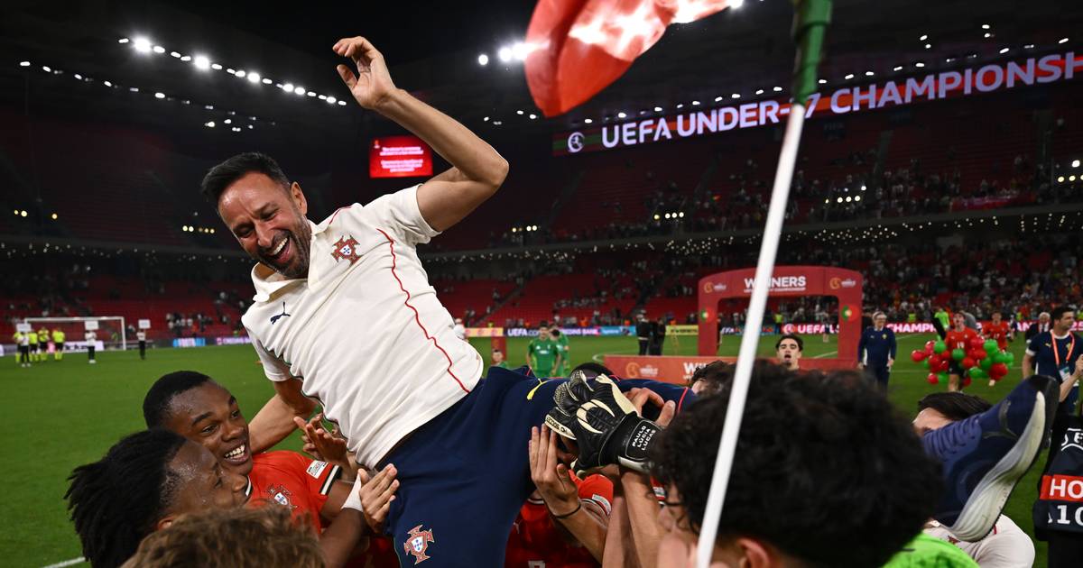 Dá “muito gozo” a Bino ir ao Mundial sub-17 com os seus campeões europeus e dizer-lhes: cuidado, não podem relaxar