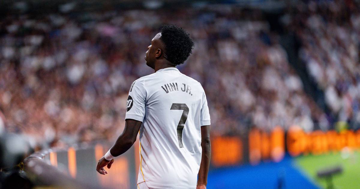 Vinícius Júnior fez birra no Real Madrid onde já não é intocável e pediu desculpa a todos, menos ao treinador