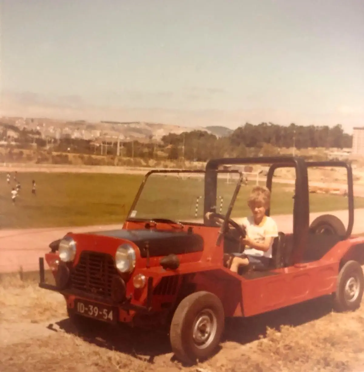 Nuno Presume, em criança, num Buggy de onde assistia aos treinos do Benfica