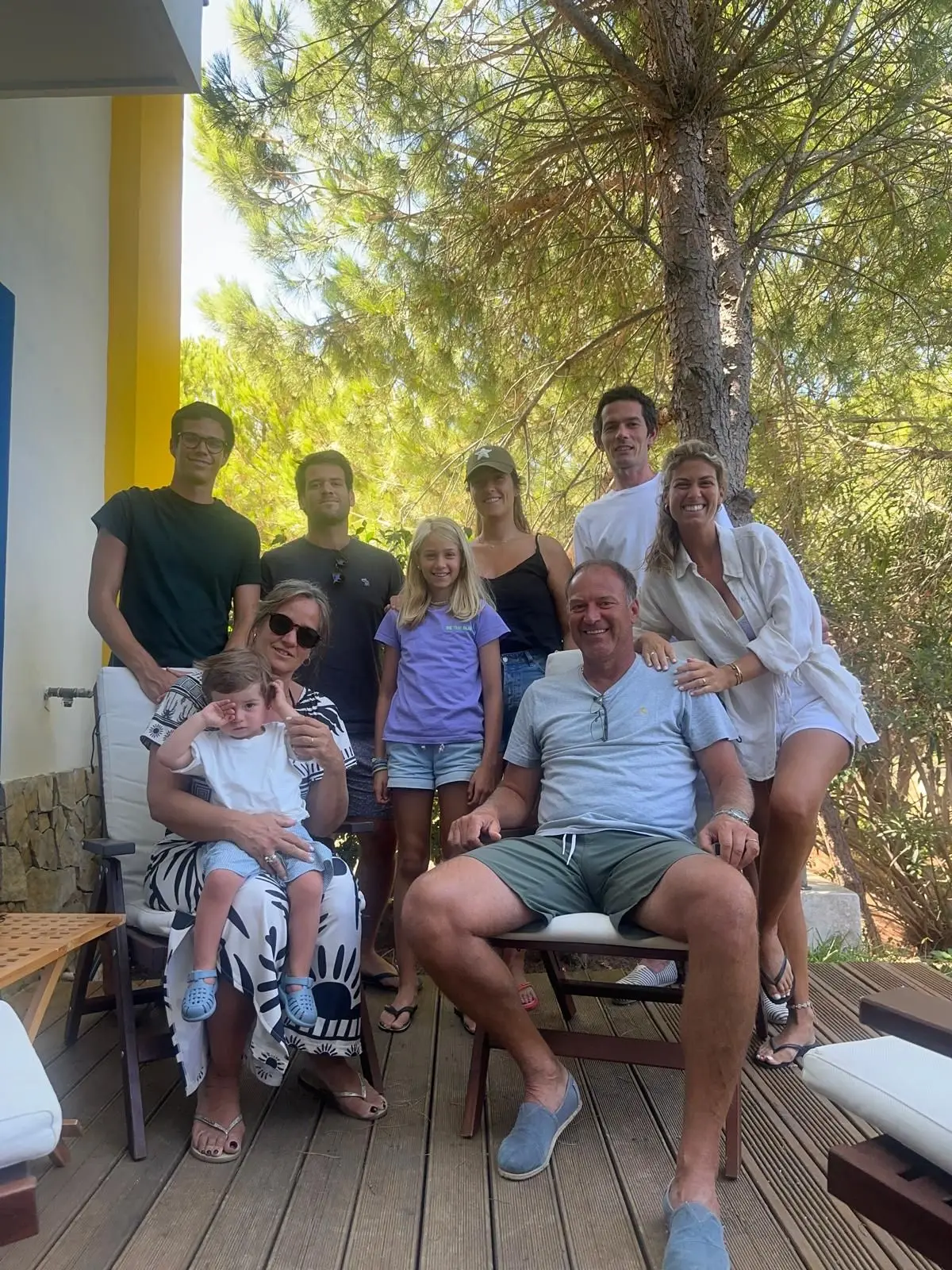 Nuno Presume com a mulher, os filhos, genro, nora e neto