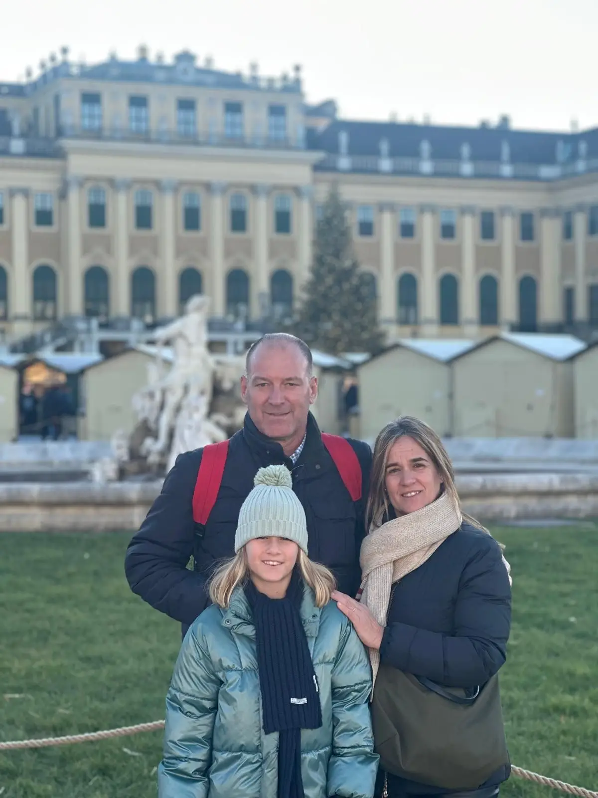 O técnico com a mulher e a filha mais nova, Carlota